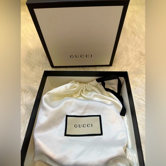 AUTHENTIC GUCCI LEATHER BELT WITH
DOUBLE G BUCKLE - Picture 3 of 10